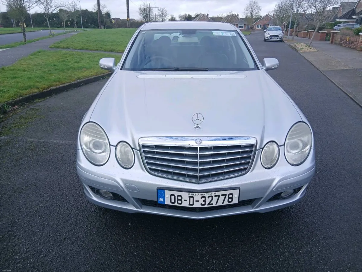 MERCEDES E 200 I.8 ABSOLUTELY SPOTLESS - Image 2