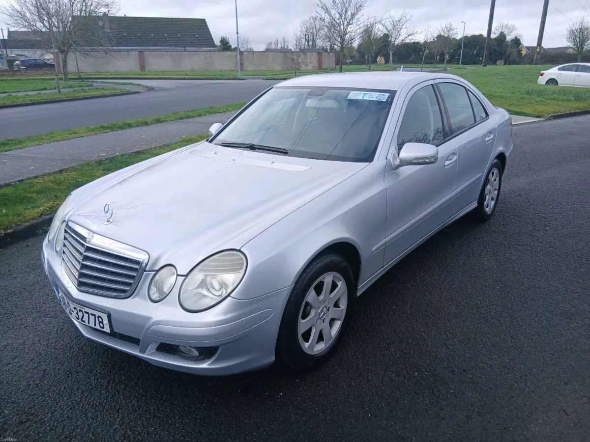 MERCEDES E 200 I.8 ABSOLUTELY SPOTLESS - Image 4
