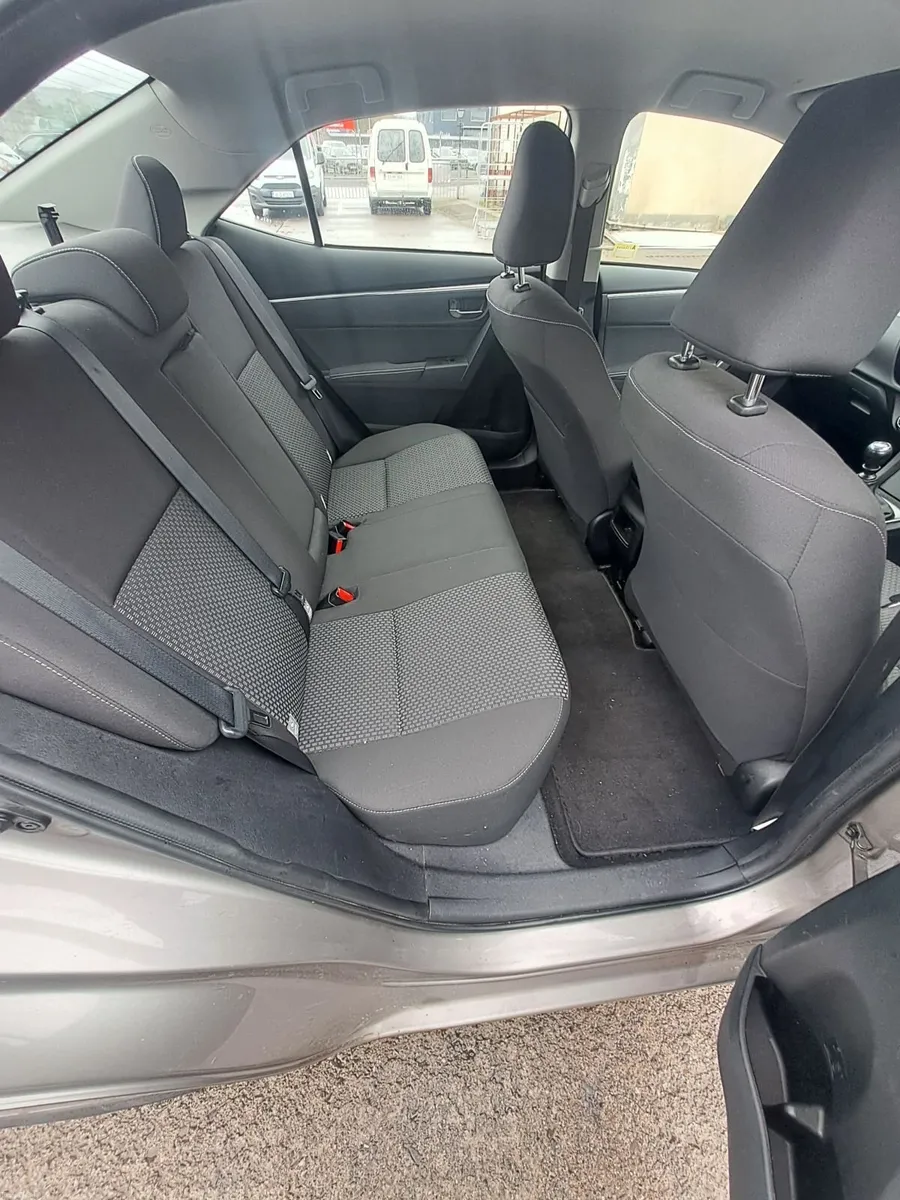 Toyota Corolla 2015 - Image 2