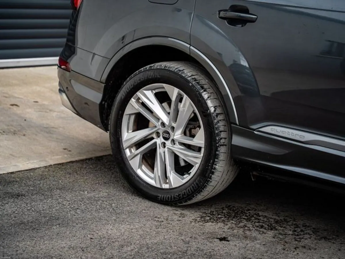 Audi Q7 TFSI E QUATTRO S LINE - Image 4