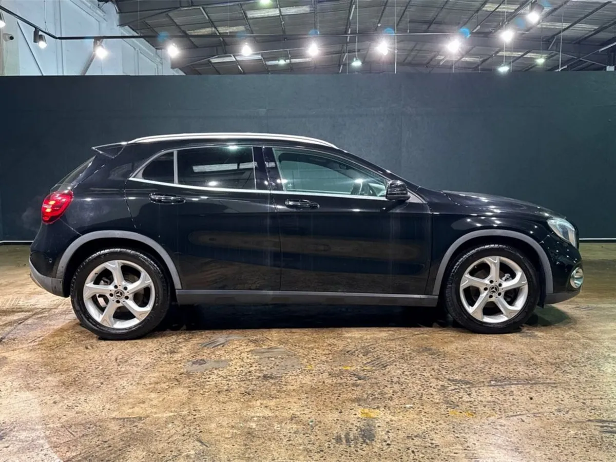 Mercedes-Benz GLA GLA 180 - LEATHER SEATS - Image 3