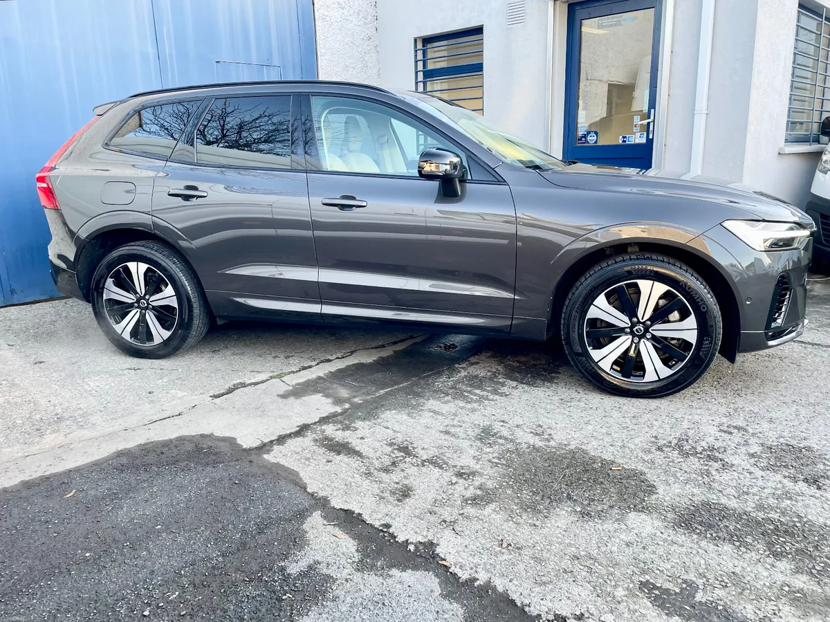 Volvo XC60 T6 Recharge PHEV PlusDark AWD Auto,2023 - Image 2