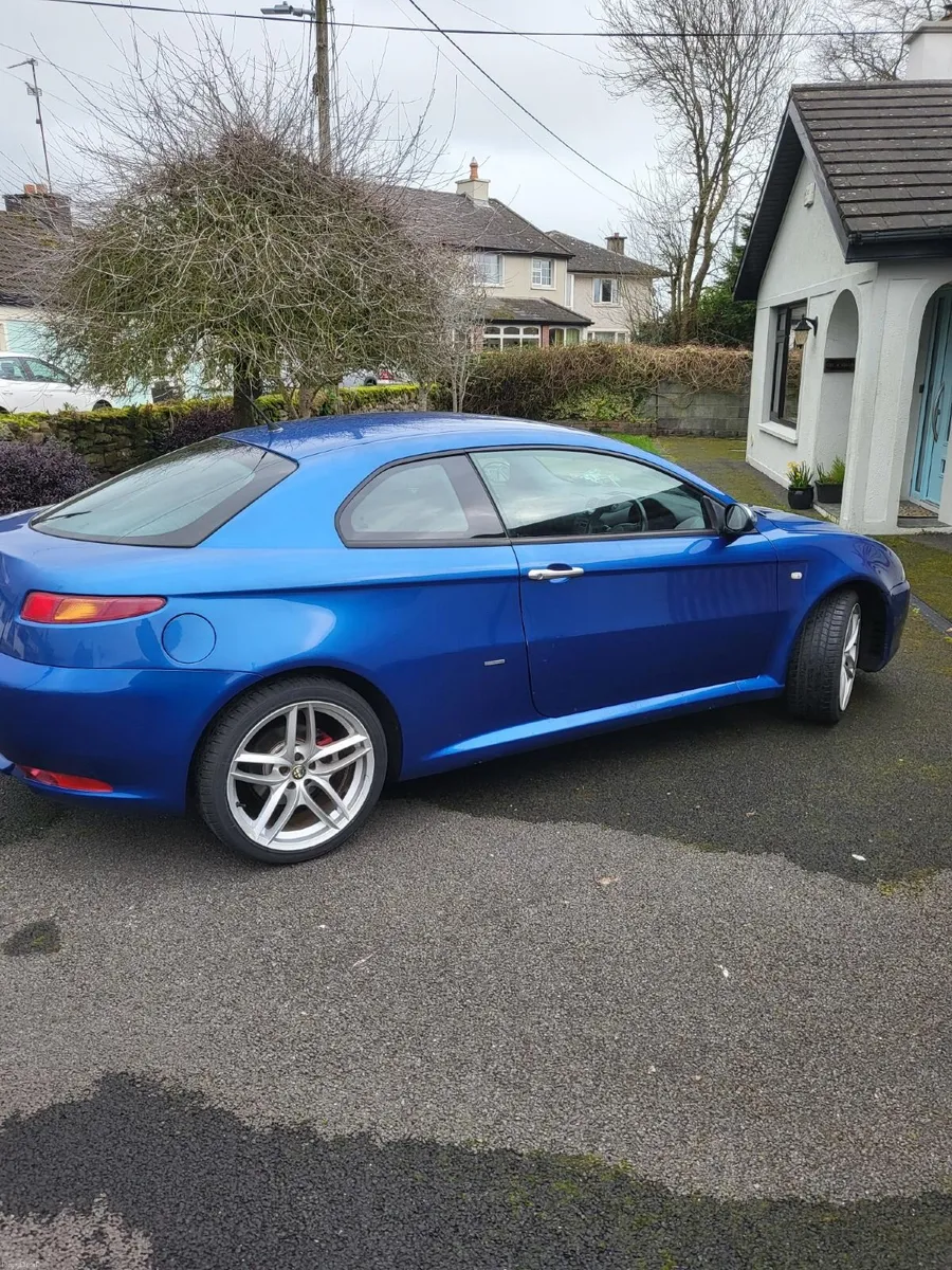 Alfa Romeo GT 2008 - Image 2