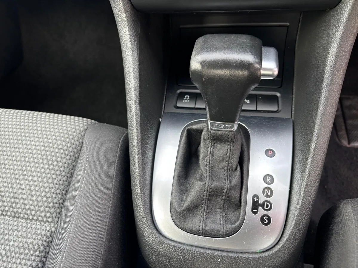 Volkswagen Golf 2010  AUTOMATIC  PETROL - Image 2