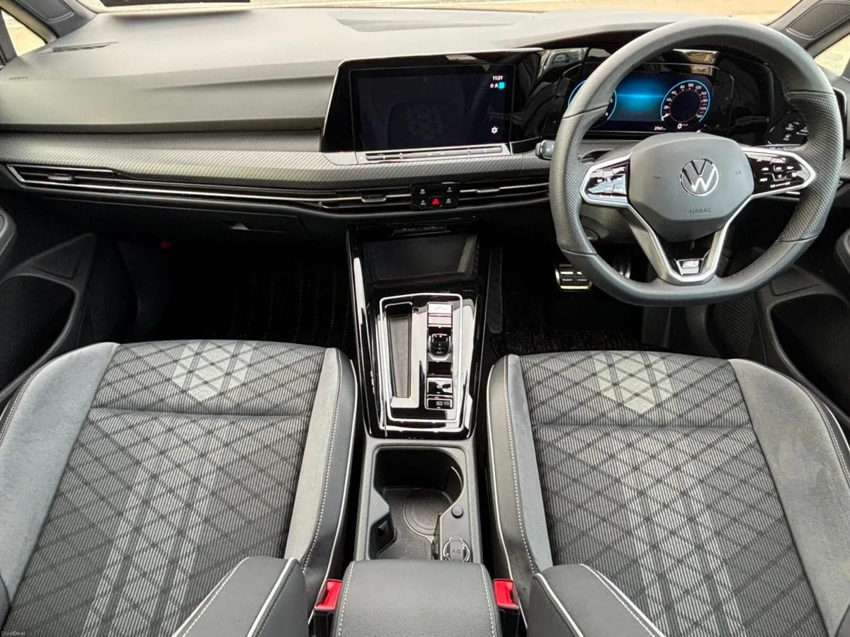 Volkswagen Golf R-LINE TDI AUTO MK8 VERY LOW MILEA - Image 2