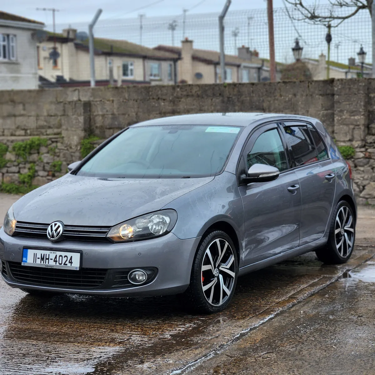 2011Volkswagen Golf 1.6tdi AUTOMATIC - Image 2
