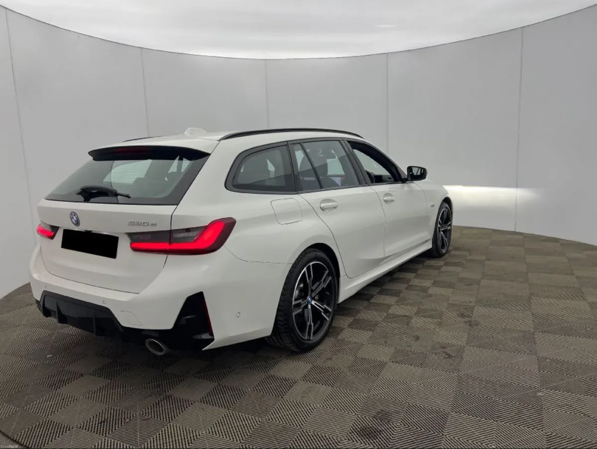 BMW 3 SERIES 330e M SPORT AUTO HYBRID ESTATE - Image 3