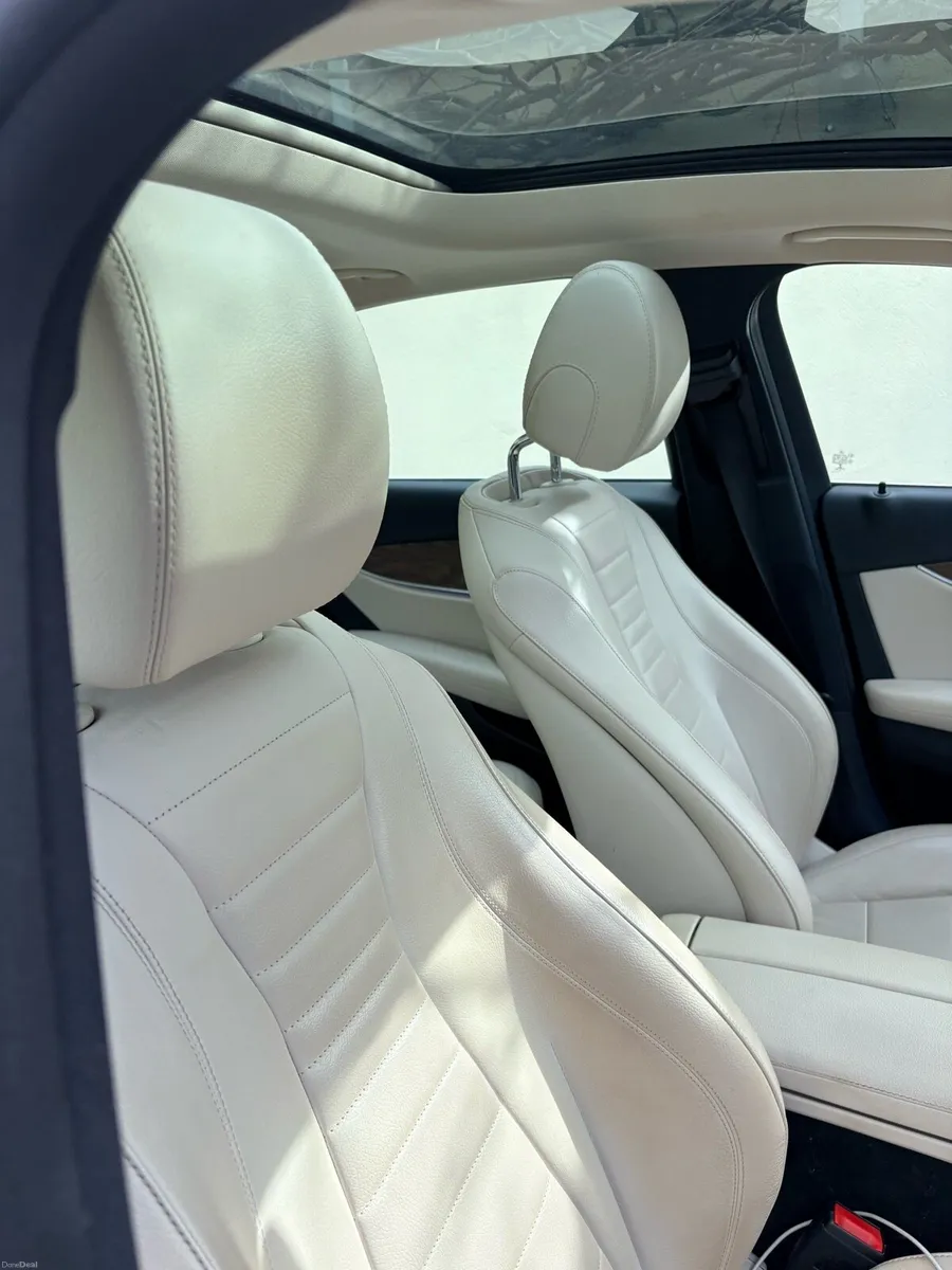 Mercedes E220 Premium Plus Model - Image 4