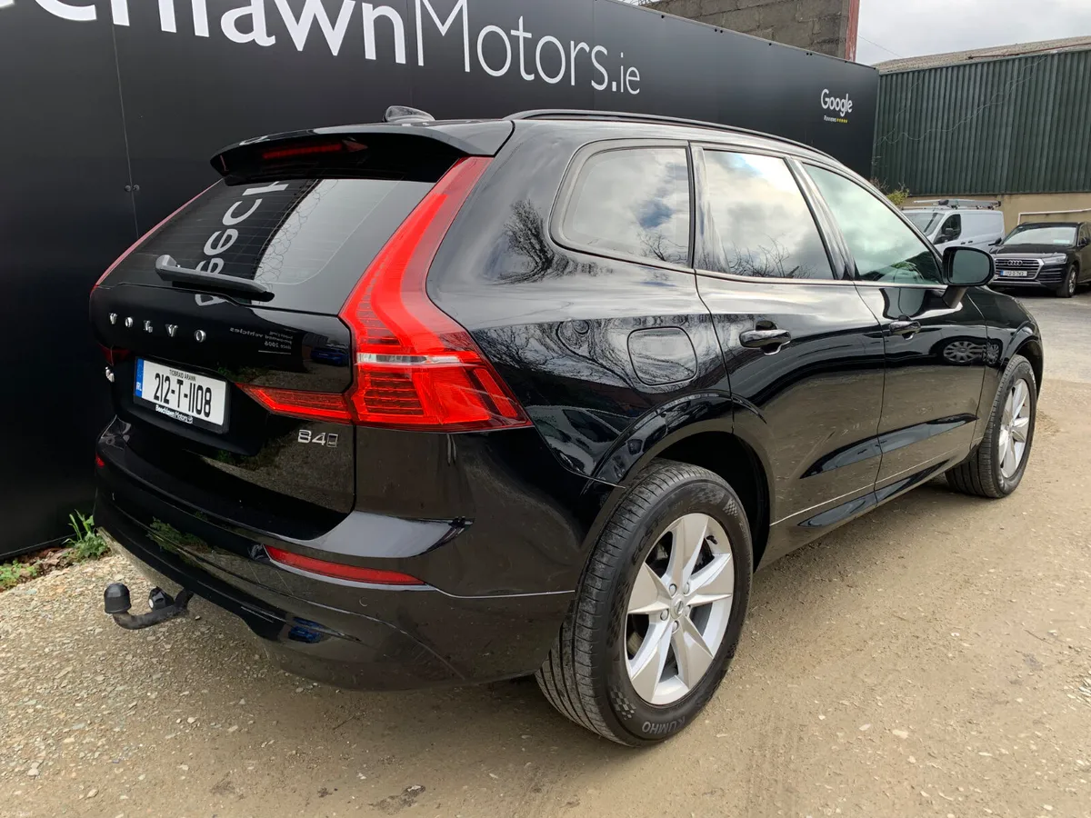 VOLVO XC60 2.0 D 197 BHP MOMENTUM AWD AUTO - Image 3