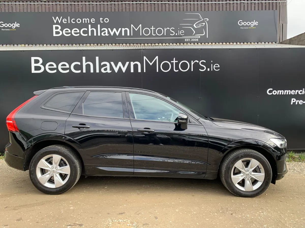 VOLVO XC60 2.0 D 197 BHP MOMENTUM AWD AUTO - Image 2