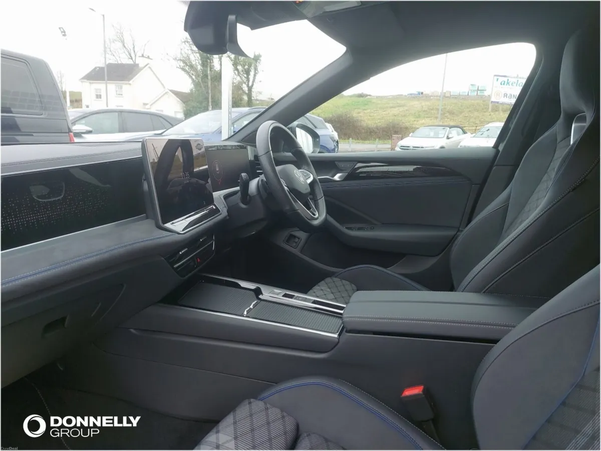 Volkswagen Passat Estate R-Line - Image 2