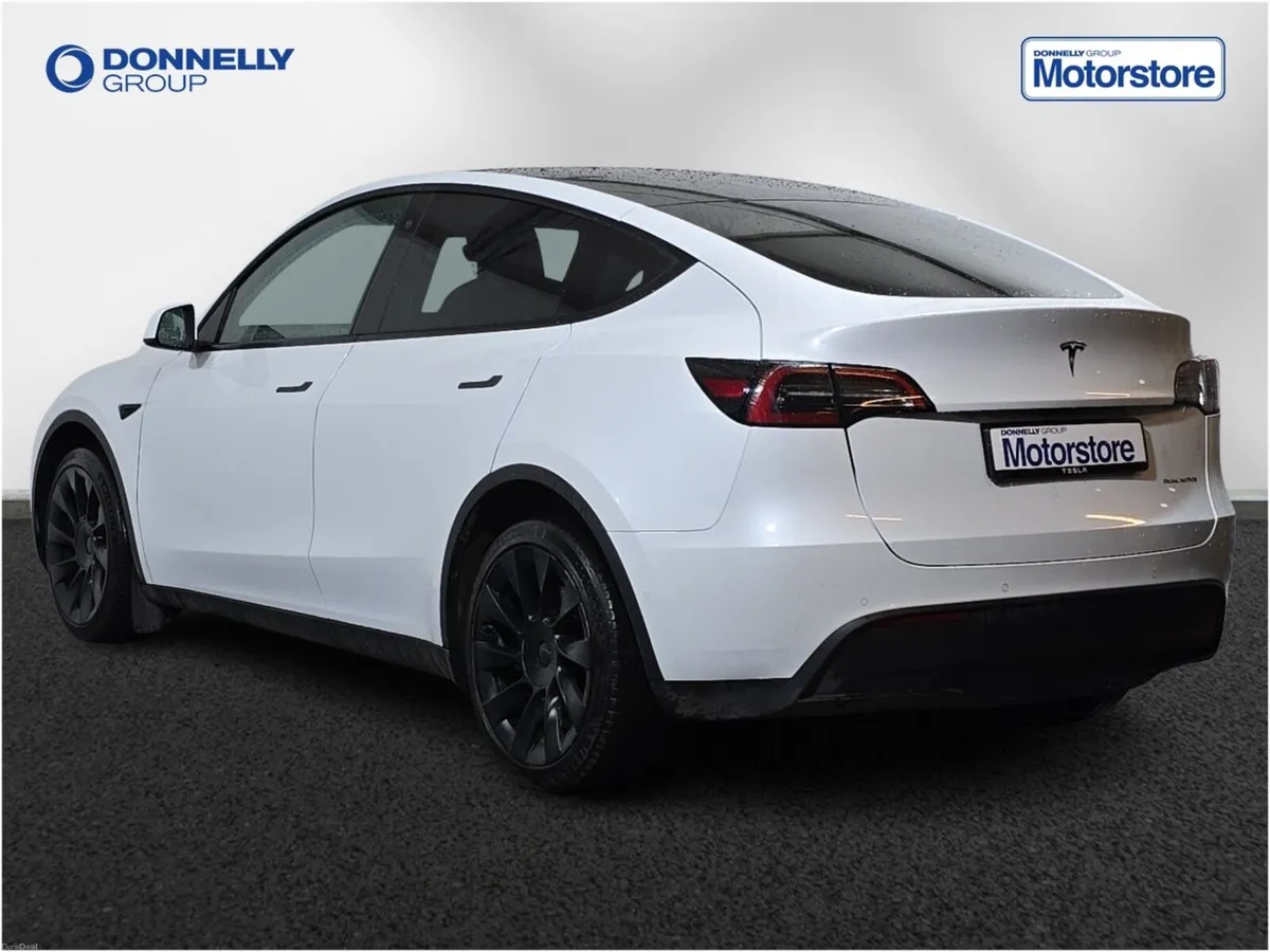 Tesla Model Y Hatchback Long Range - Image 2
