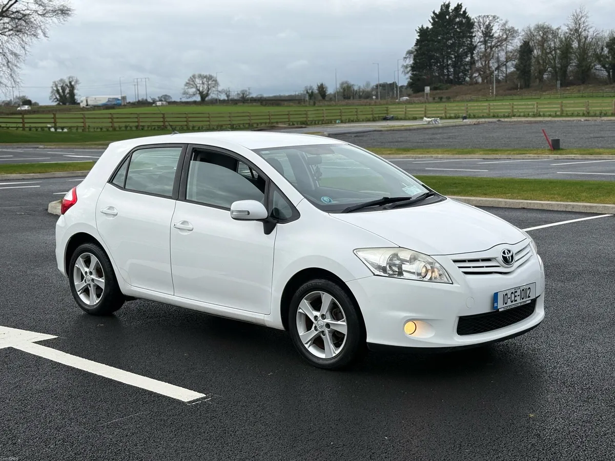 Toyota Auris 1.33 TR FRESH NCT 02/27 LOW MILEAGE!! - Image 1