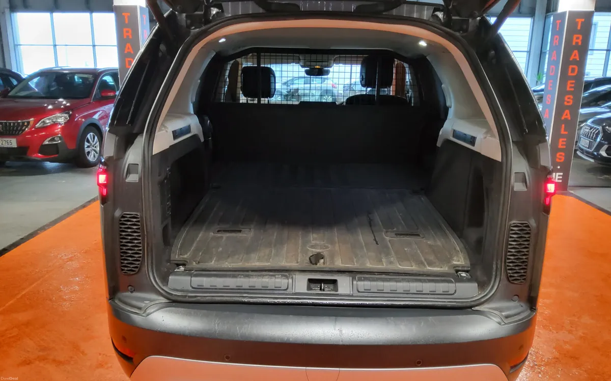 Land Rover Discovery 2022 - Image 4