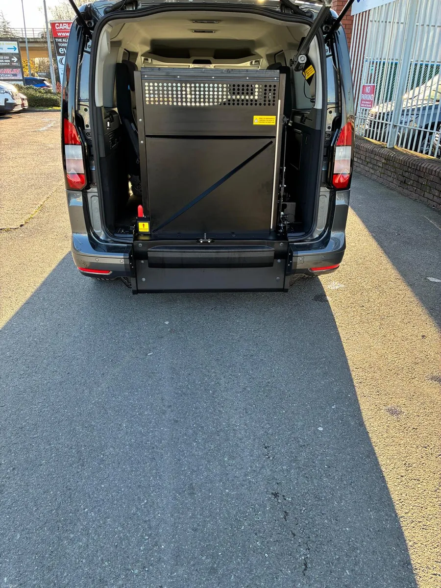 Drive From/Upfront Passenger Ford Connect Avance - Image 3