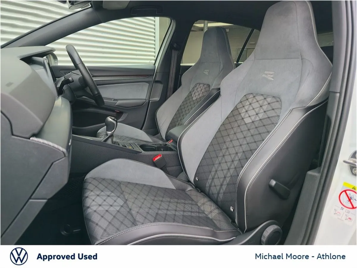 Volkswagen Golf 1.5 TSI 130BHP R-Line - Image 4