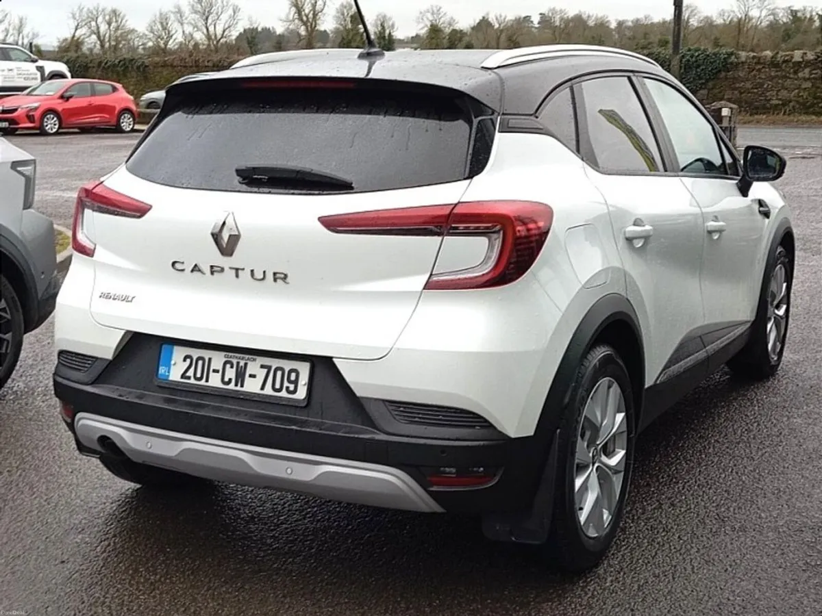 Renault Captur dCi 95 Iconic Diesel - Image 2
