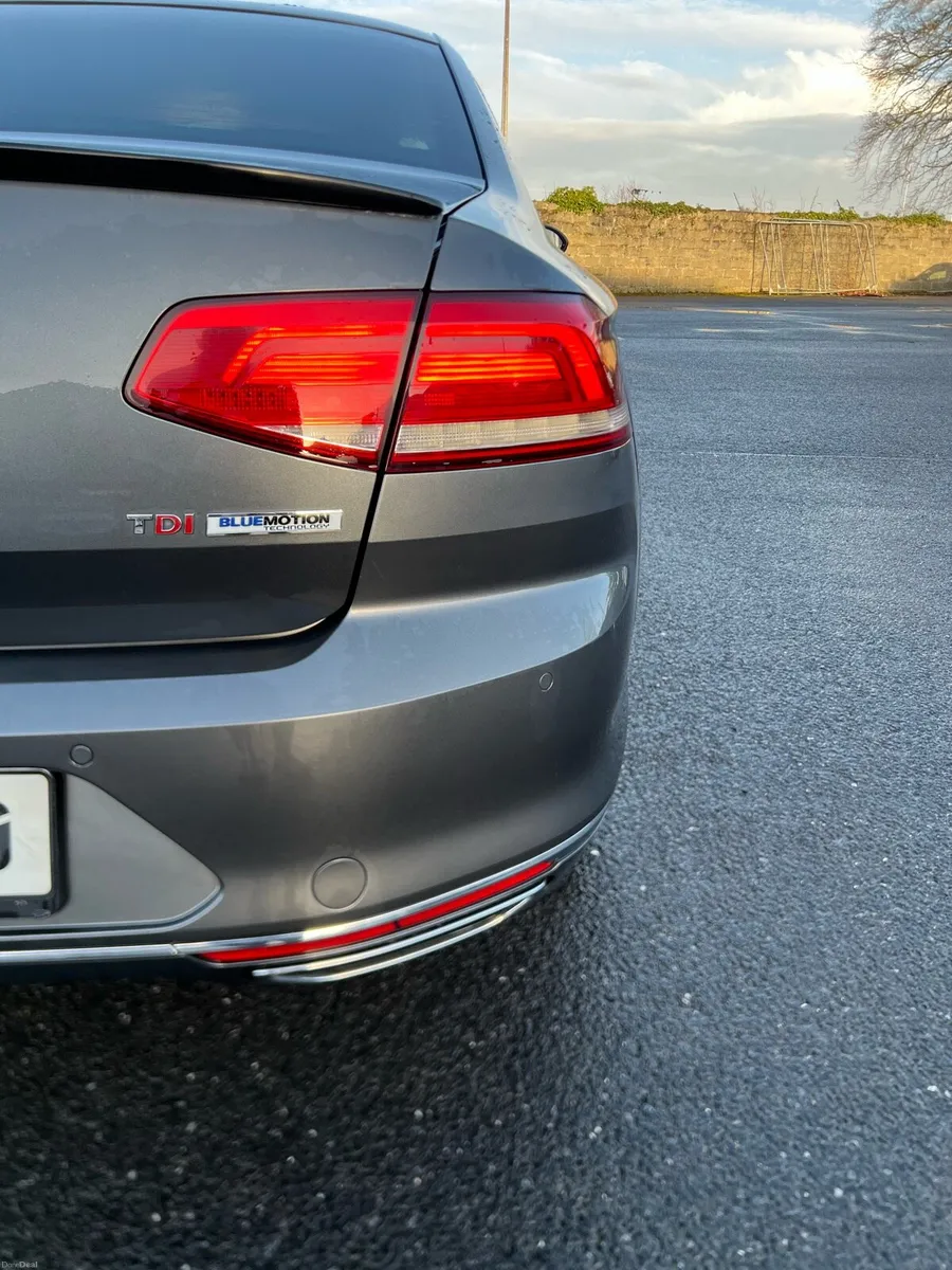 Volkswagen Passat - Image 4