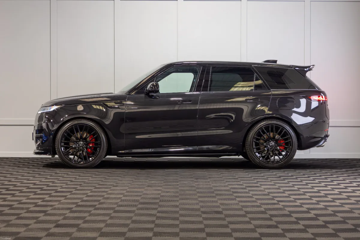 2026 Range Rover Sport P460e Dynamic SE - Image 3