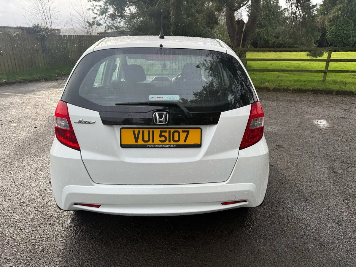 2015 Honda jazz petrol ni car from new - Image 4