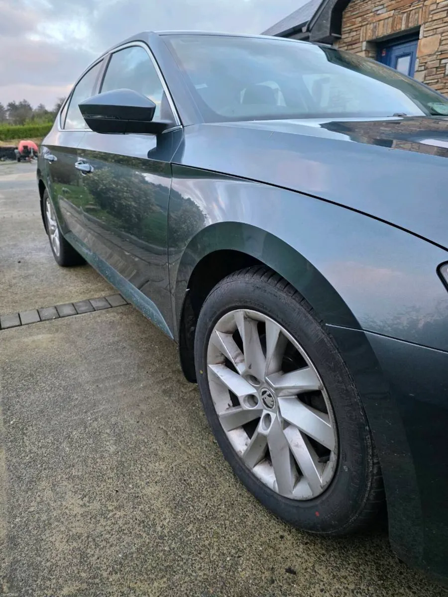SKODA Superb Style 2.0TDI 150BHP DSG - Image 4