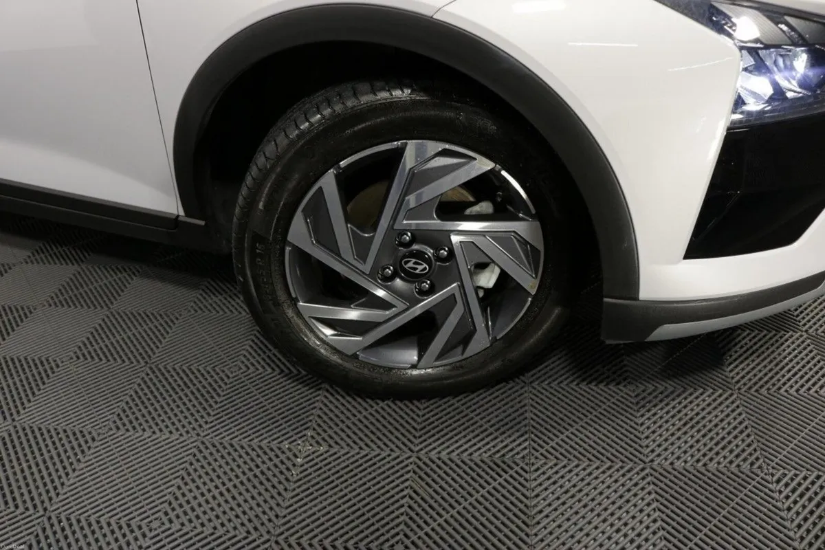 Hyundai Bayon AUTOMATIC EXECUTIVE 1.0L PETROL ESTA - Image 3