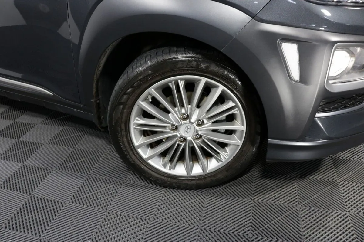 Hyundai KONA EXECUTIVE 1.0L PETROL COMPACT SUV - Image 3
