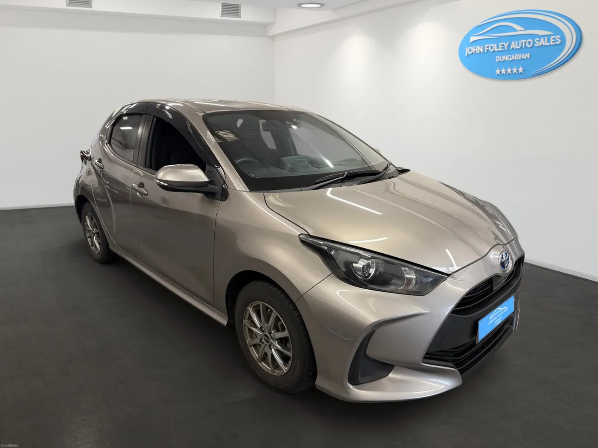 2020-Toyota Yaris 1.5 -Hybrid -Automatic - Image 3
