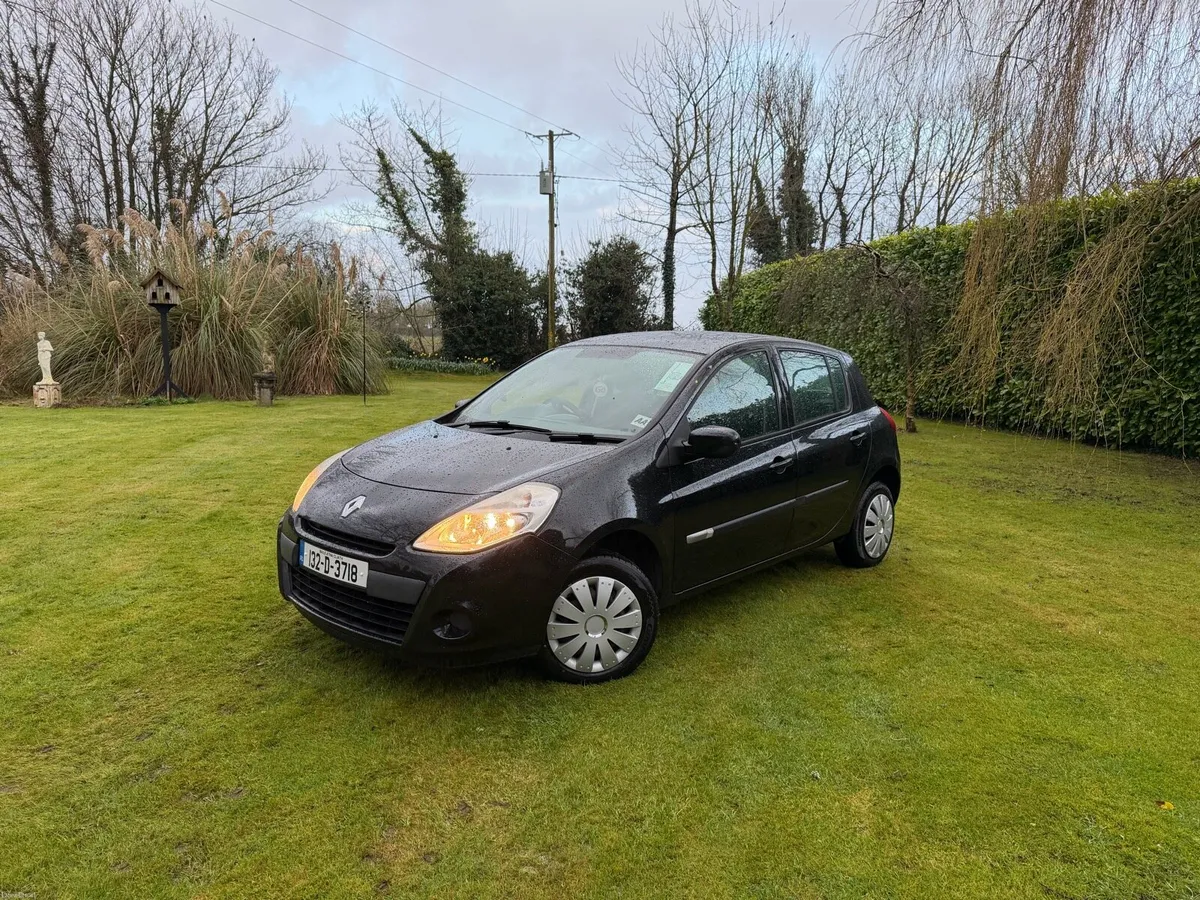 132 Renault Clio 1.2i * Only 137 Klms* - Image 2