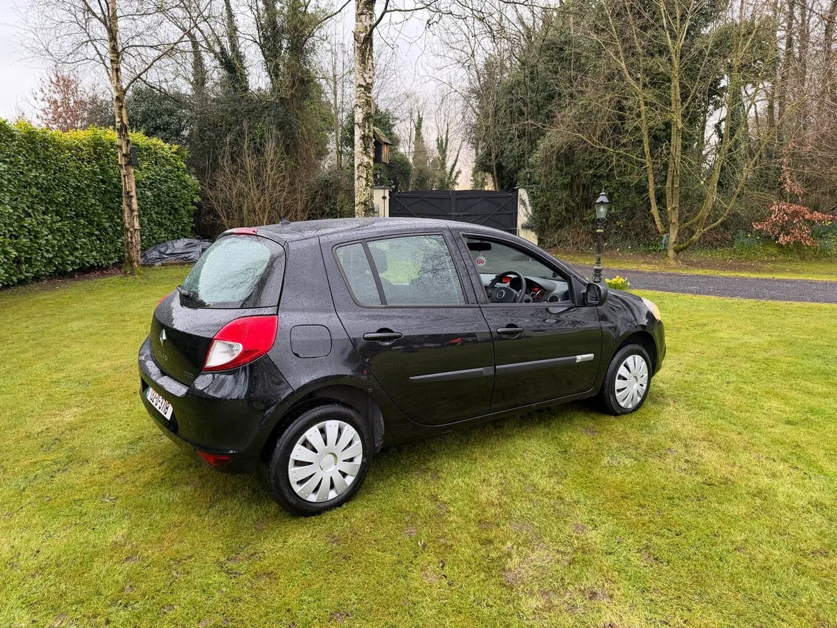 132 Renault Clio 1.2i * Only 137 Klms* - Image 4