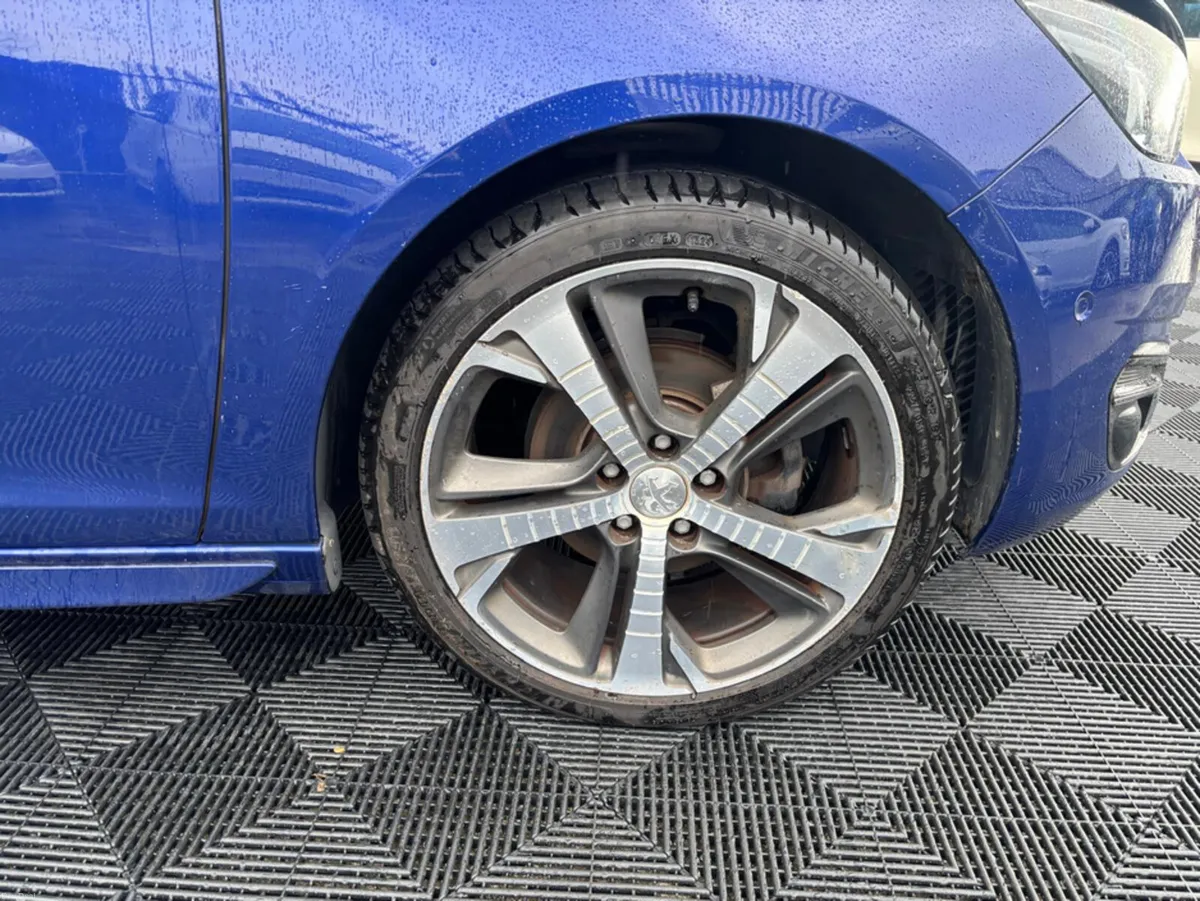 Peugeot 308 Peugeot 308 GT-line 1.2 petrol, auto, - Image 3
