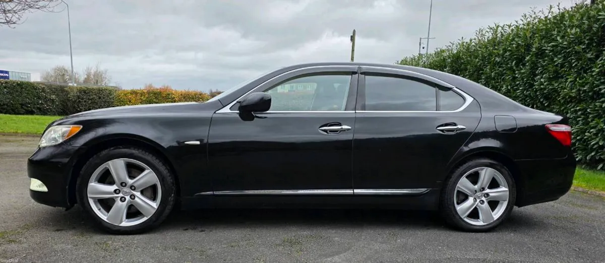Lexus Ls460 tiny km - Image 3