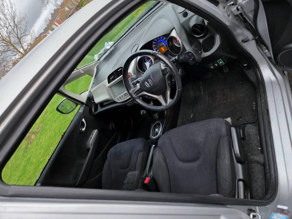 2011 Honda Fit 1.3 Hybrid Auto - Image 3
