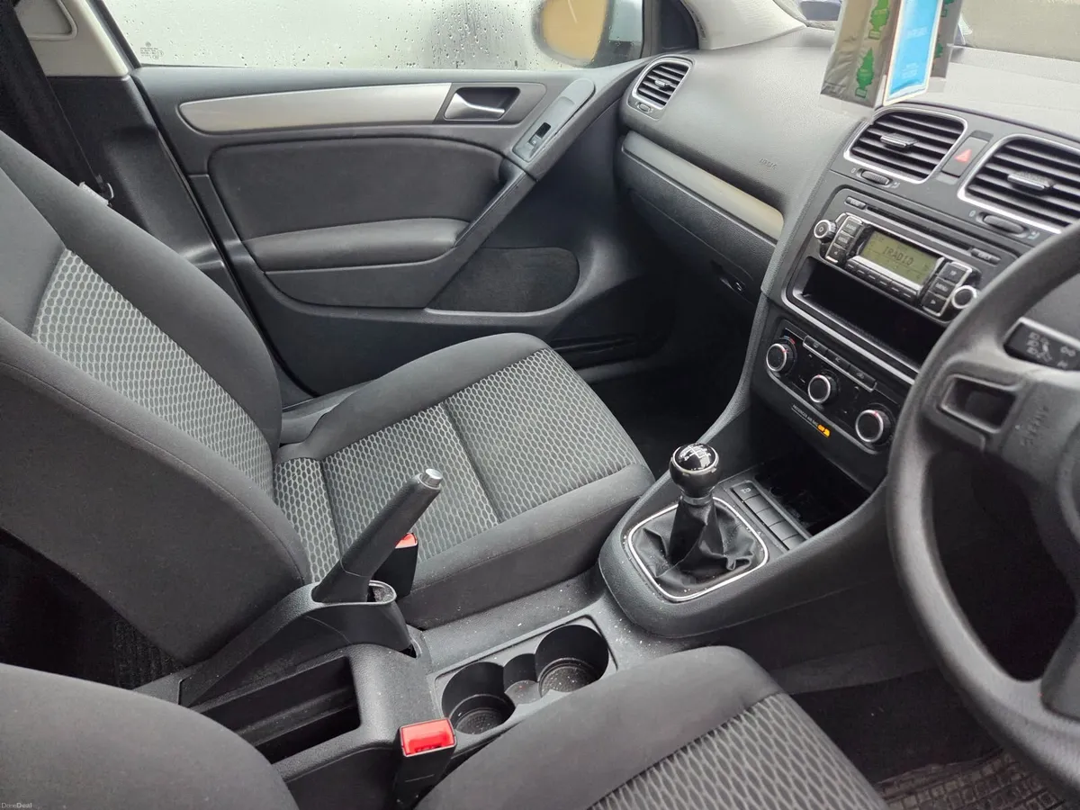 Volkswagen Golf 2011 - Image 2