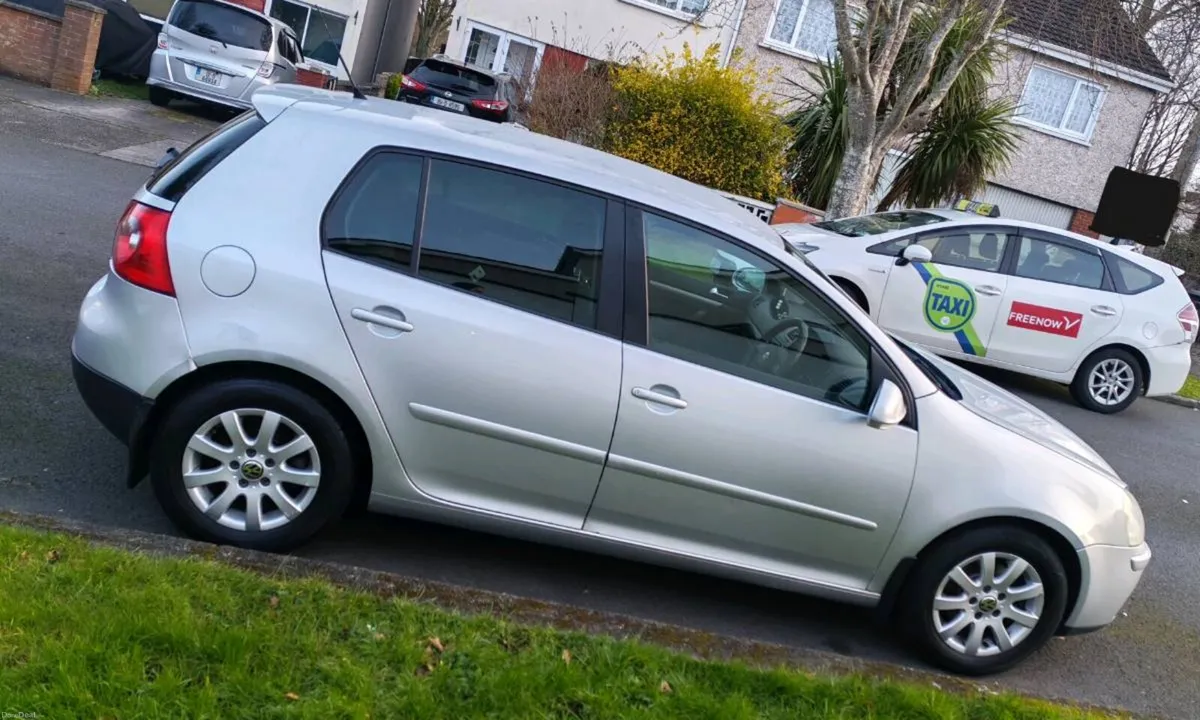 2007 Volkswagen Golf - Image 2