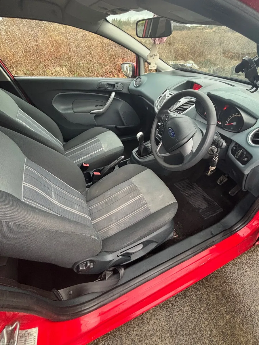 Ford Fiesta 2010 - Image 4