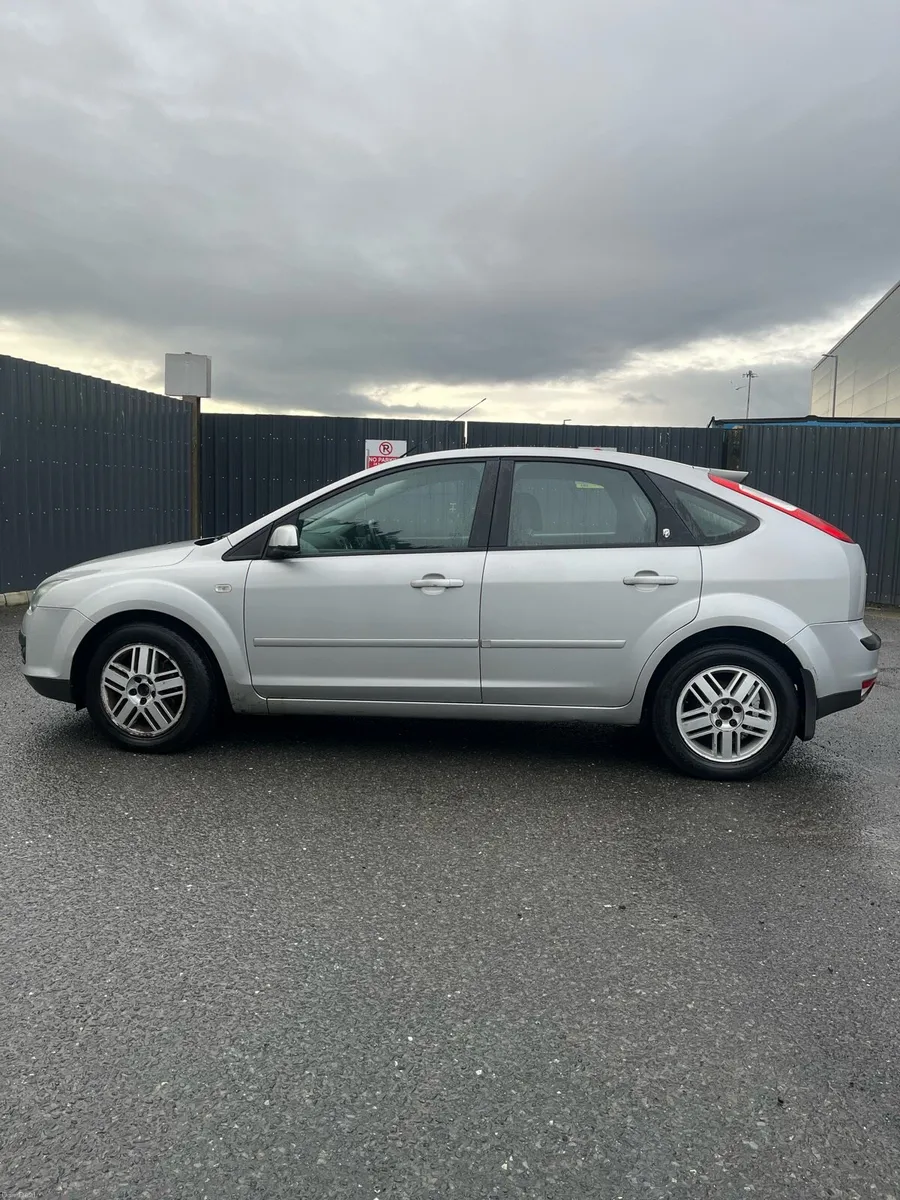 2005 Ford Focus Ghia 1.6 Petrol! BRAND NEW NCT! - Image 2