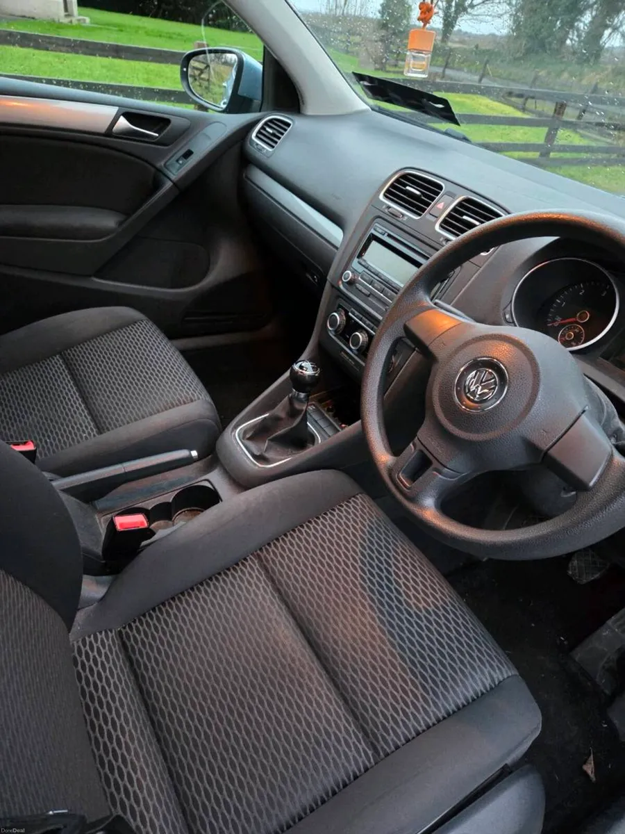 2010 Volkswagen Golf - Image 3