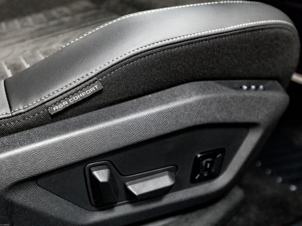 Peugeot 3008 E-GT Exclusive 72kWh 210HP - Image 4