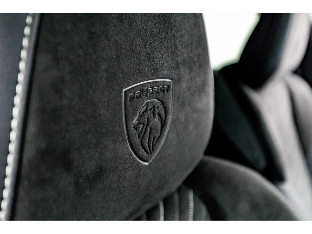 Peugeot 3008 *High spec* E-GT Exclusive 72kWh 210H - Image 5