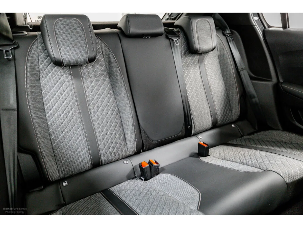 Peugeot 208 Allure Hybrid Auto 110HP - Image 4