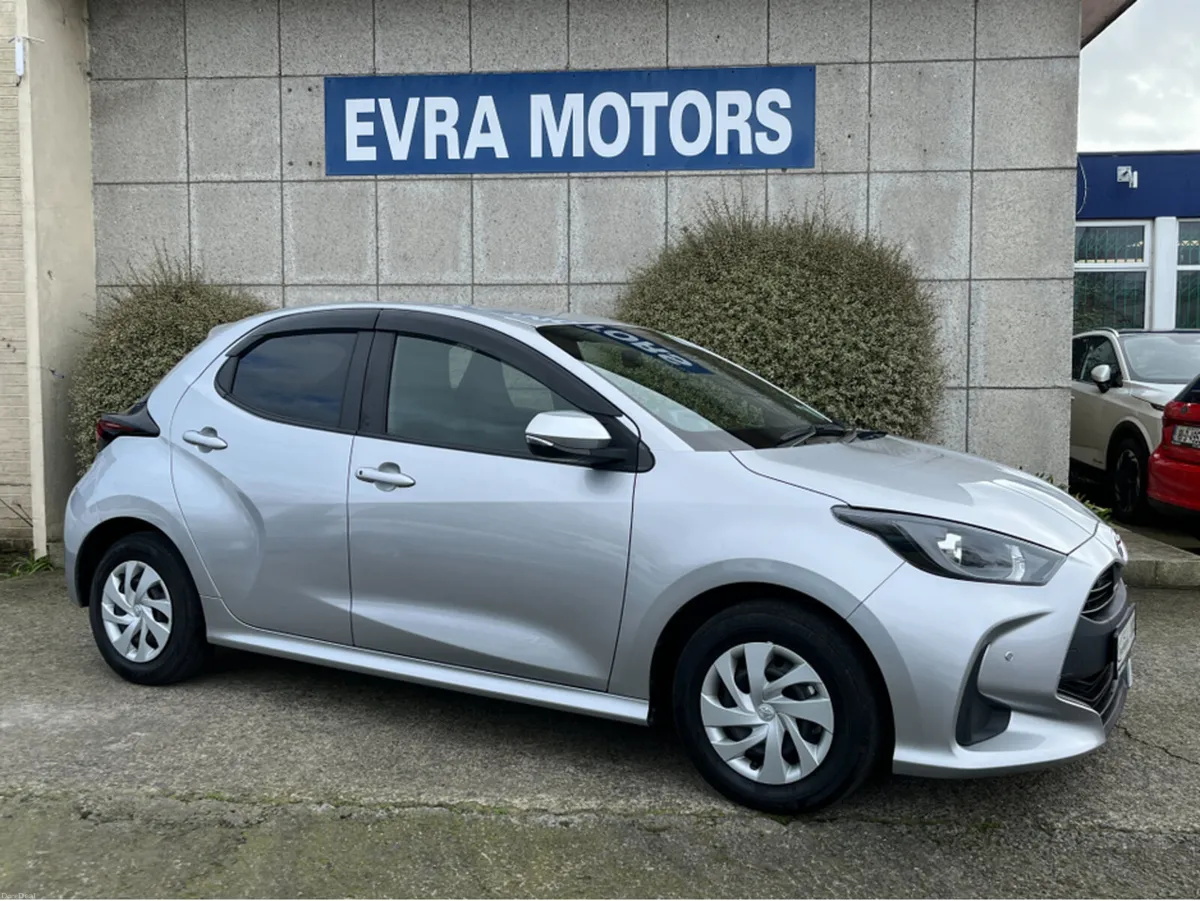 Toyota Yaris X AUTOMATIC HYBRID 1.5 PETROL //REVER - Image 3