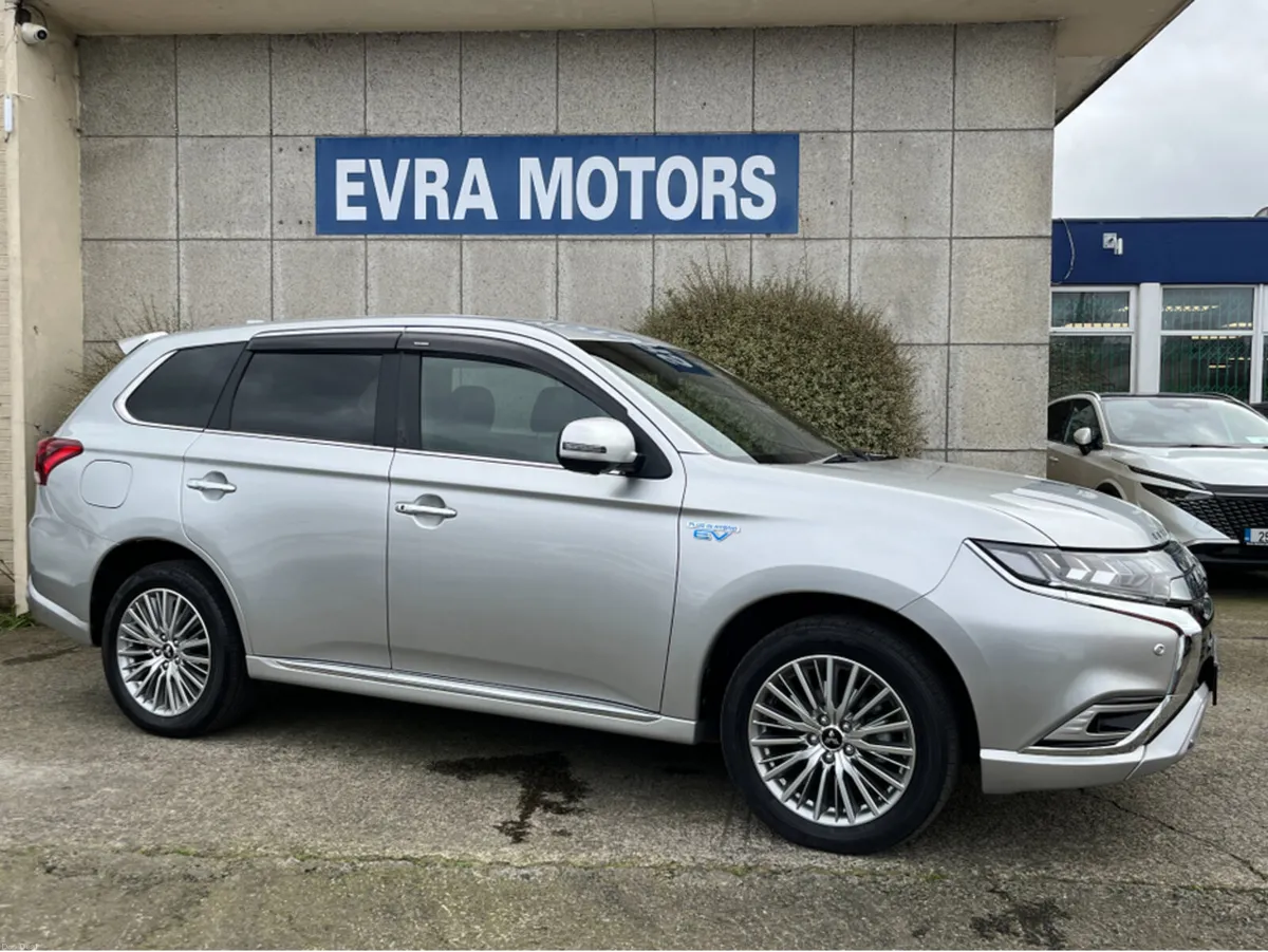 Mitsubishi Outlander G PREMIUM PACK 4WD AUTOMATIC - Image 3