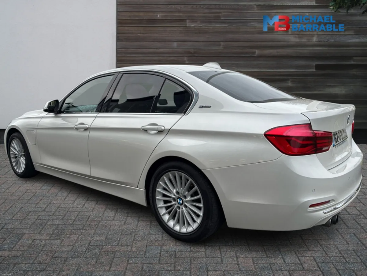 BMW 3-Series 330e PHEV - Image 4