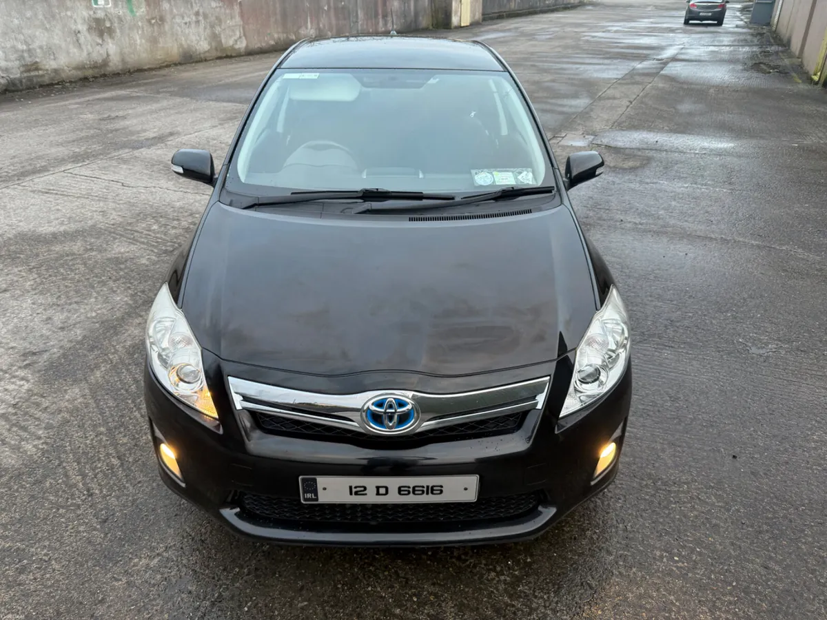 12 Toyota Auris hybrid automatic - Image 2