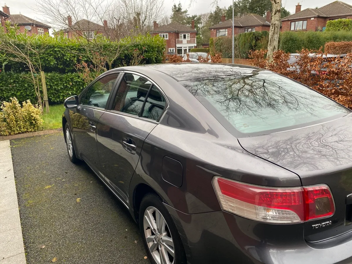 Toyota Avensis 2010 - Image 2