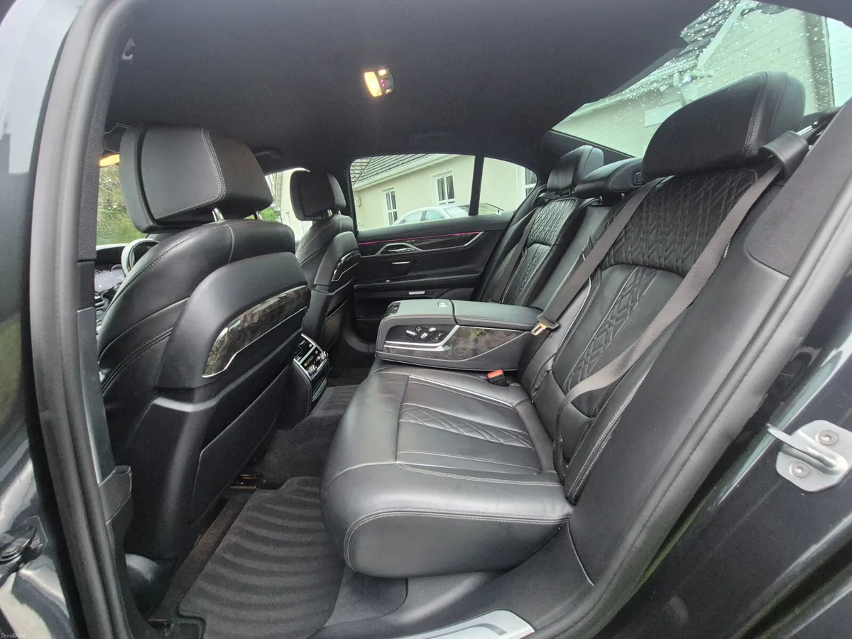 162'BMW 740D M-SPORT X-DRIVE - Image 4