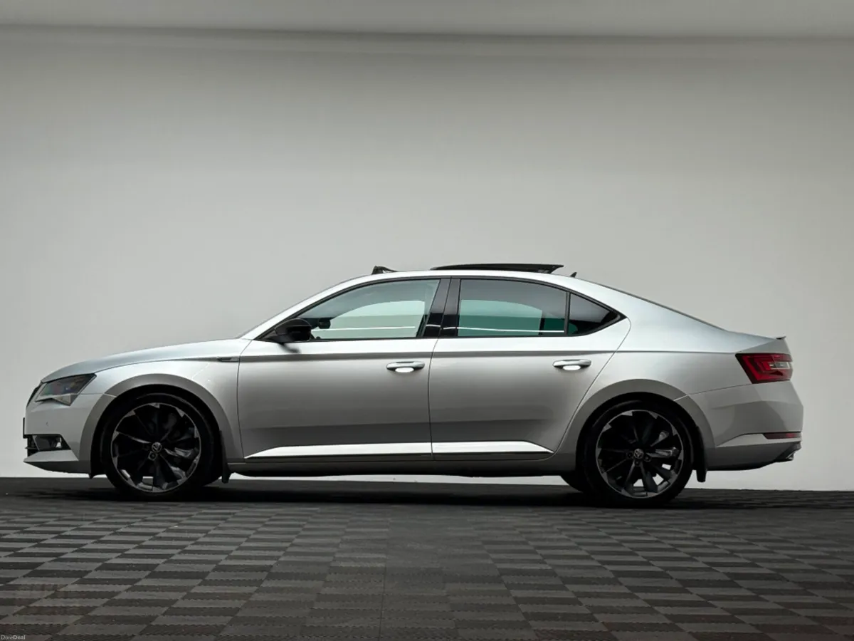 Skoda Superb SPORTLINE 2.0 TDI *PAN ROOF* - Image 4