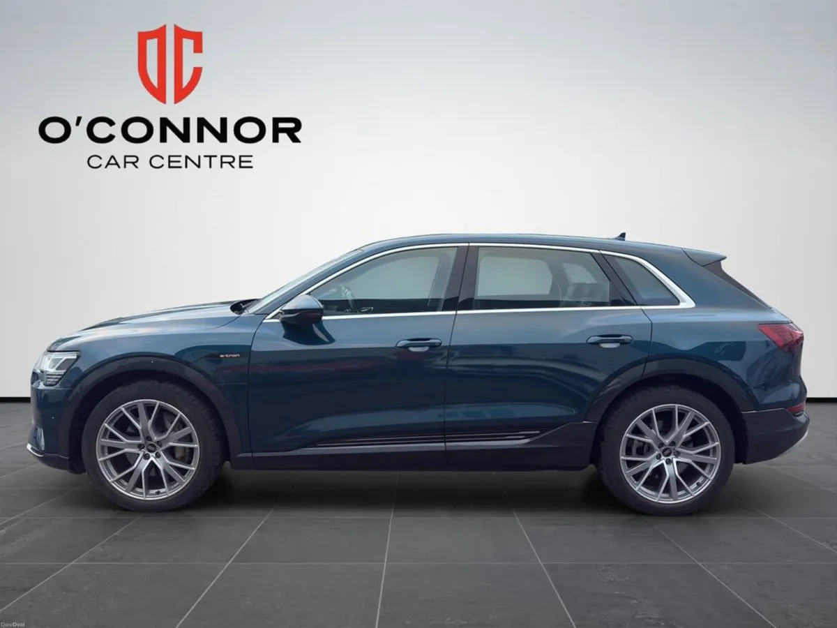 Audi e-tron Metallic blue, mega spec, barely drive - Image 3