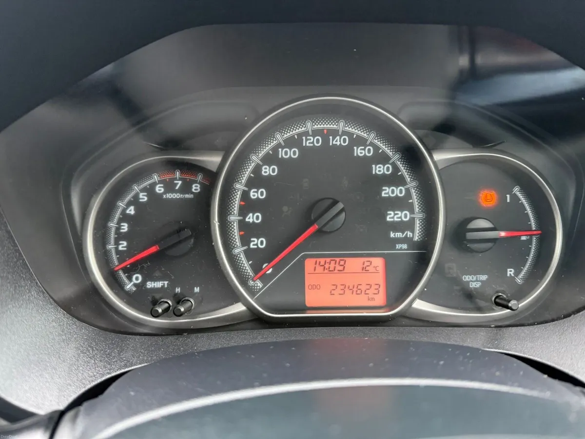 151 Toyota Yaris 1.0 petrol - Image 4